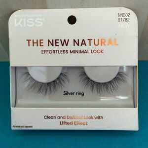 Kiss Silver Ring Natural Lashes
